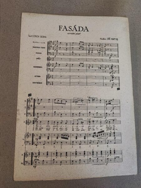 Fasáda, estrádní Píseň